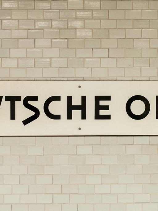 U-Bahnhof "Deutsche Oper" im Westteil von Berlin: In der Hauptstadt gibt es insgesamt drei Opernhäuser, außerdem noch die Staatsoper Unter den Linden und die Komische Oper.