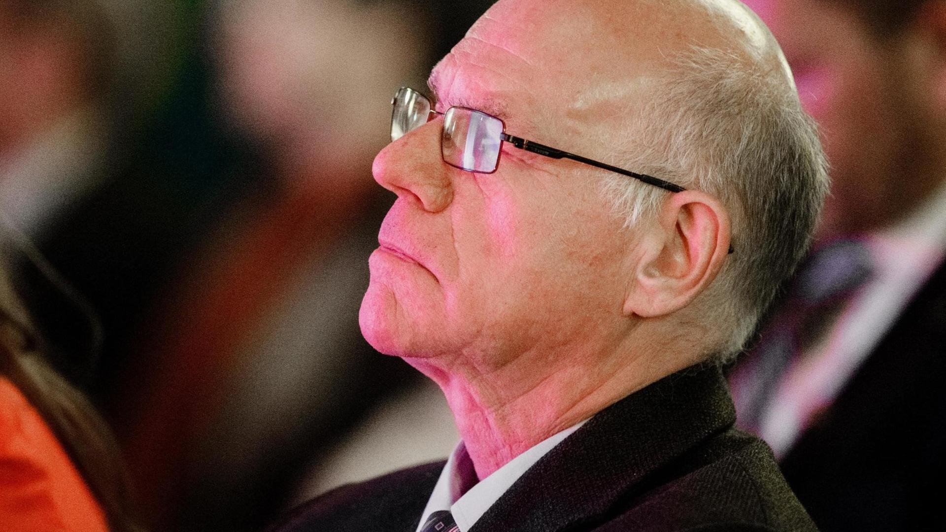 Das Foto zeigt den ehemaligenBundestagspräsidenten Norbert Lammert bei der Verleihung des Hermann Ehlers Preises an ihn. Das Foto zeigt den ehemaligenBundestagspräsidenten Norbert Lammert bei der Verleihung des Hermann Ehlers Preises an ihn.
