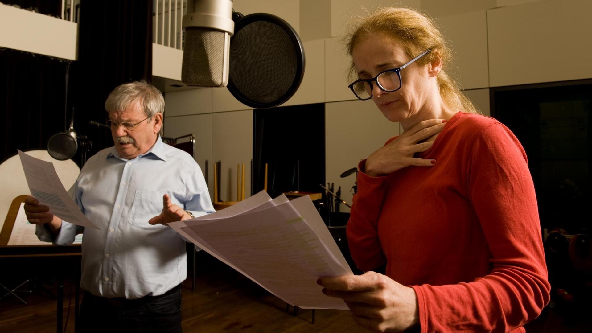 Wolfgang Winkler und Cristin König bei den Aufnahmen. Wolfgang Winkler und Cristin König bei den Aufnahmen.