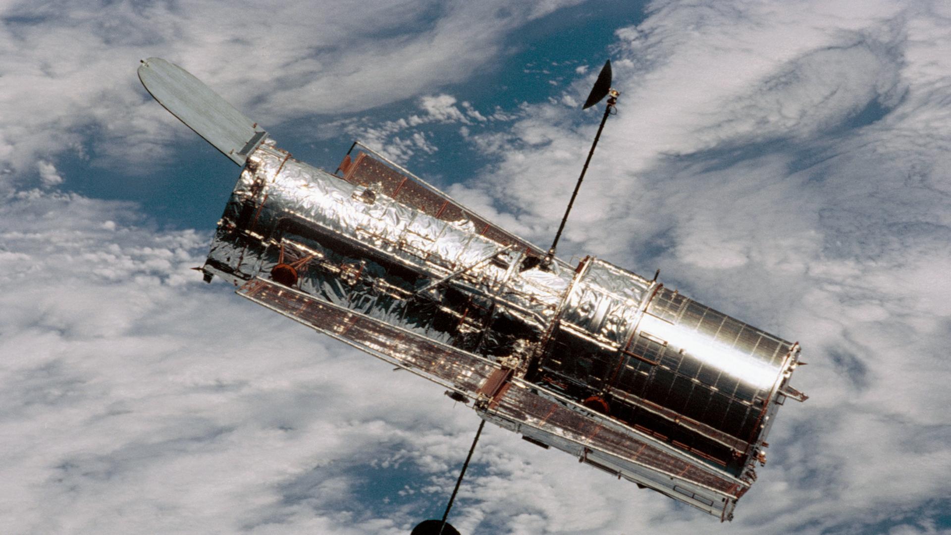 Das Hubble-Weltraumteleskop im Orbit Das Hubble-Weltraumteleskop im Orbit