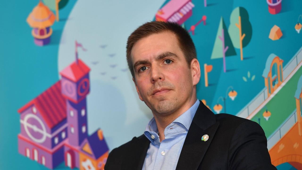 Porträtfoto von Philipp Lahm bei einem Pressetermin im Olympiapark in München 100 Tage vor dem Start der UEFA EURO 2020. Porträtfoto von Philipp Lahm bei einem Pressetermin im Olympiapark in München 100 Tage vor dem Start der UEFA EURO 2020.