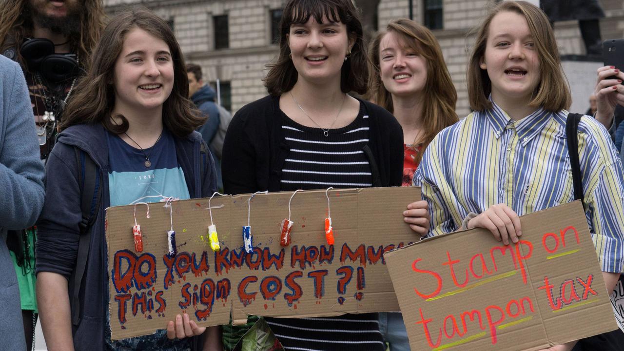 Protest im Mai 2016 in London gegen die "Tampon-Steuer" Protest im Mai 2016 in London gegen die "Tampon-Steuer"
