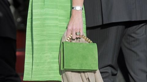 Die Handtasche der niederländischen Königin Maxima, aufgenommen am 3.6.2013 in Wiesbaden.