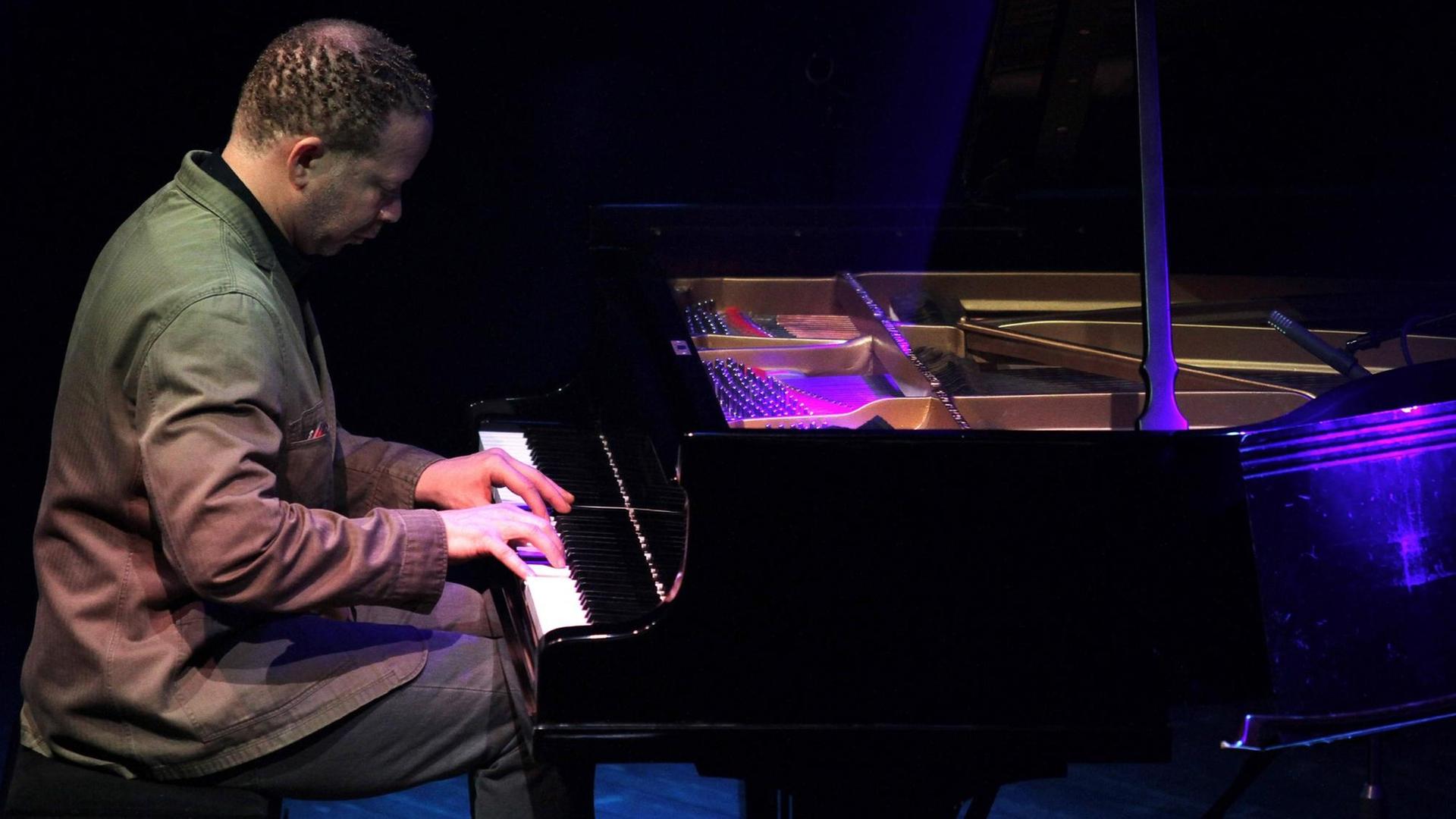 Craig Taborn während seines Auftritts am 15. März 2015 beim JazzFest in Brno, Tschechoslowakische Republik.