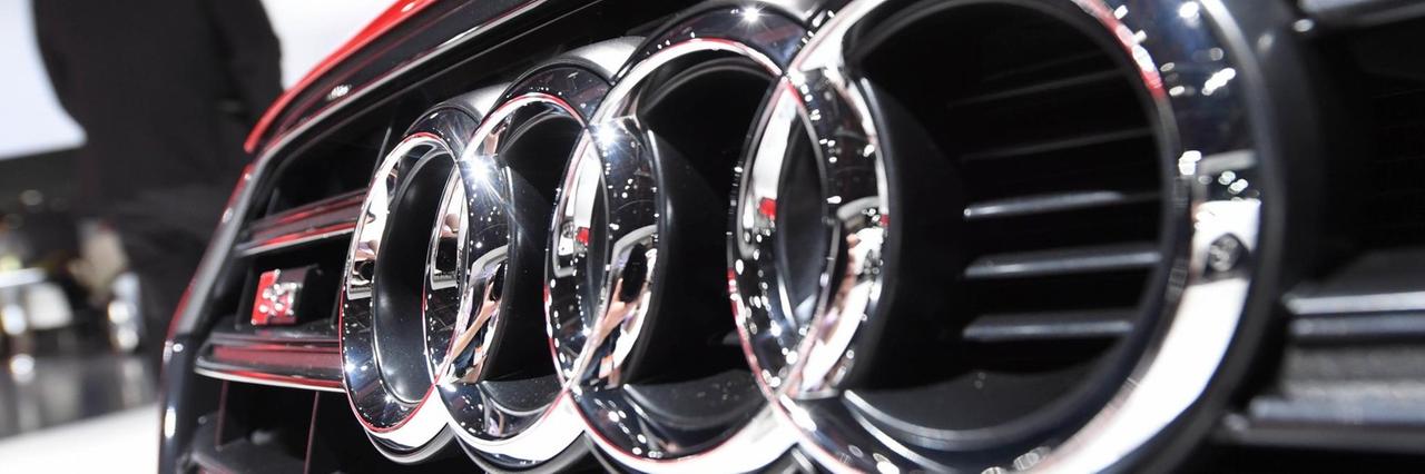Ein Audi Logo, aufgenommen auf der North American International Auto Show (NAIAS) in Detroit (Michigan) Ein Audi Logo, aufgenommen auf der North American International Auto Show (NAIAS) in Detroit (Michigan)