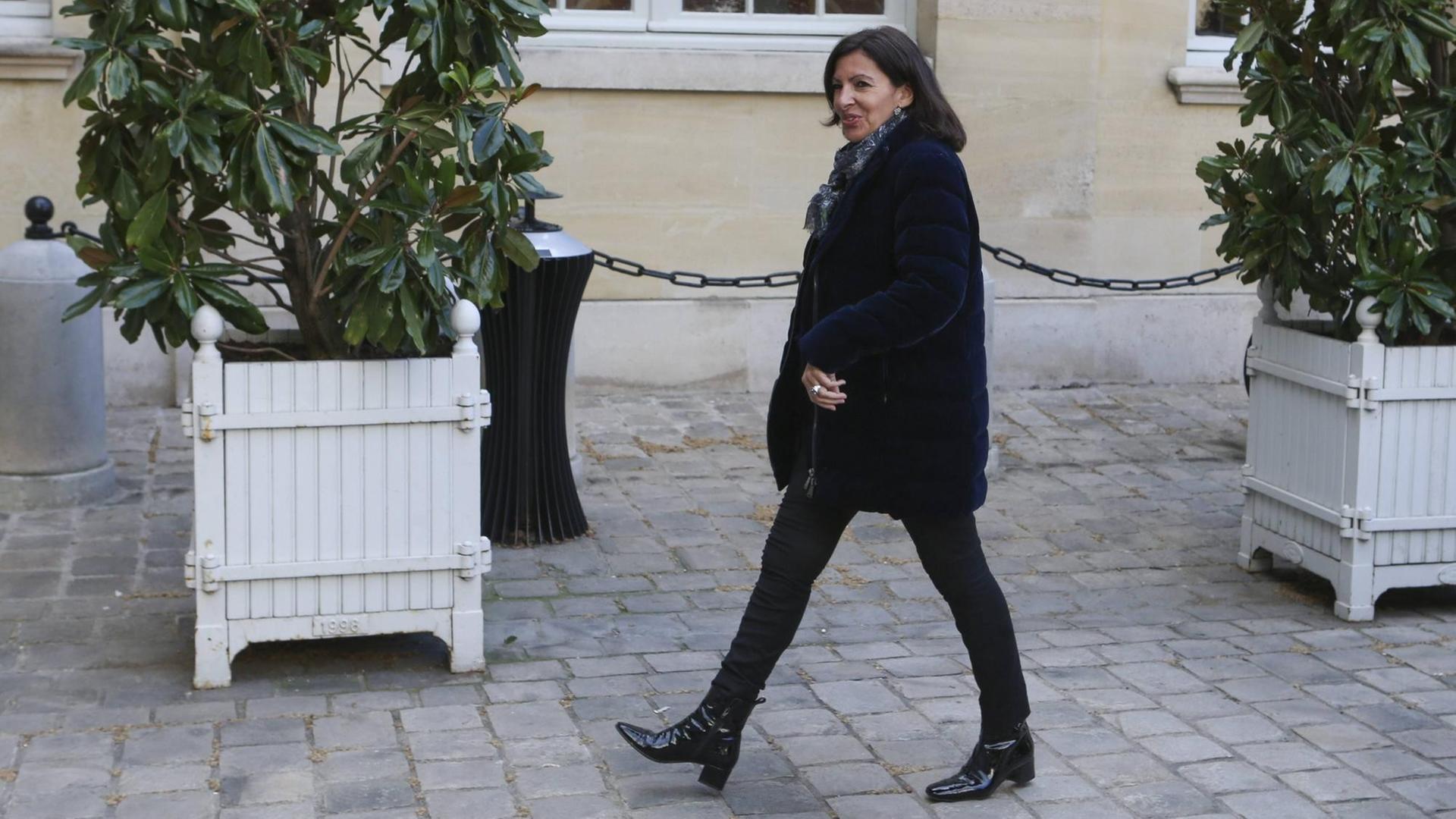 Anne Hidalgo arrivant a Matignon NEWS : Edouard Philippe recoit Anne Hidalgo - Paris - 19/03/2019 MichaelBaucher/Panoramic PUBLICATIONxNOTxINxFRAxITAxBEL