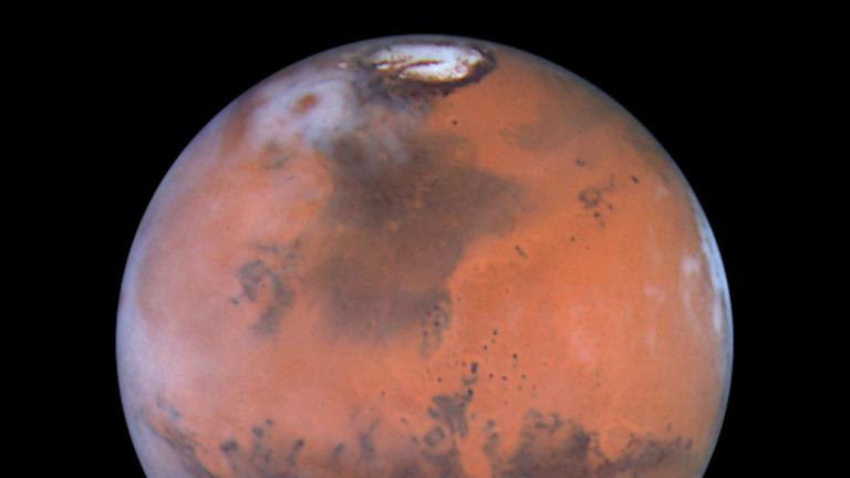 Mars ist der äußere Nachbar der Erde und hat einen Durchmesser von knapp 6800 km