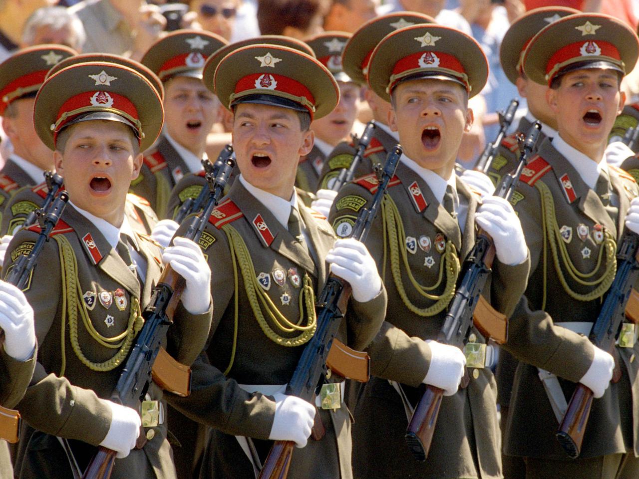 Soldaten bei ihrem Abzug aus Deutschland, 1994 Soldaten bei ihrem Abzug aus Deutschland, 1994