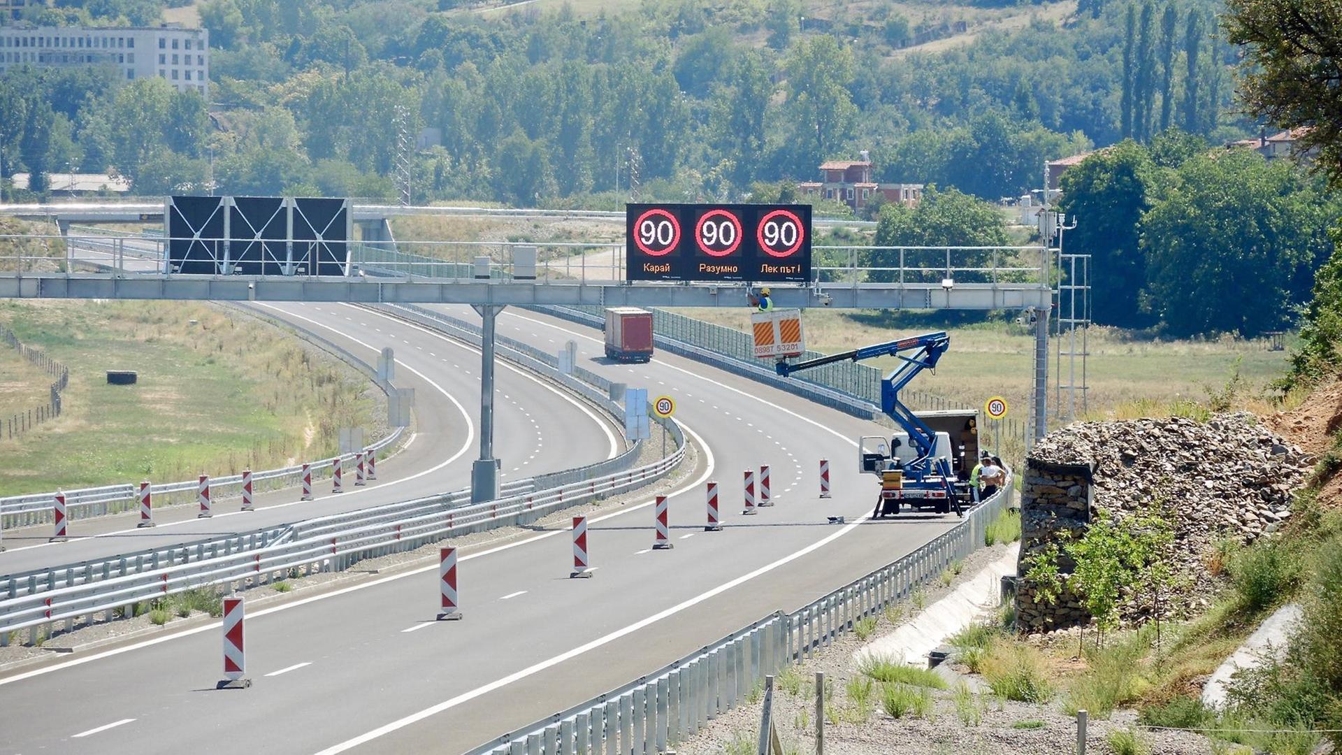 Der neue Abschnitt der Struma-Autobahn bei Blagoevgrad in Bulgarien Der neue Abschnitt der Struma-Autobahn bei Blagoevgrad in Bulgarien