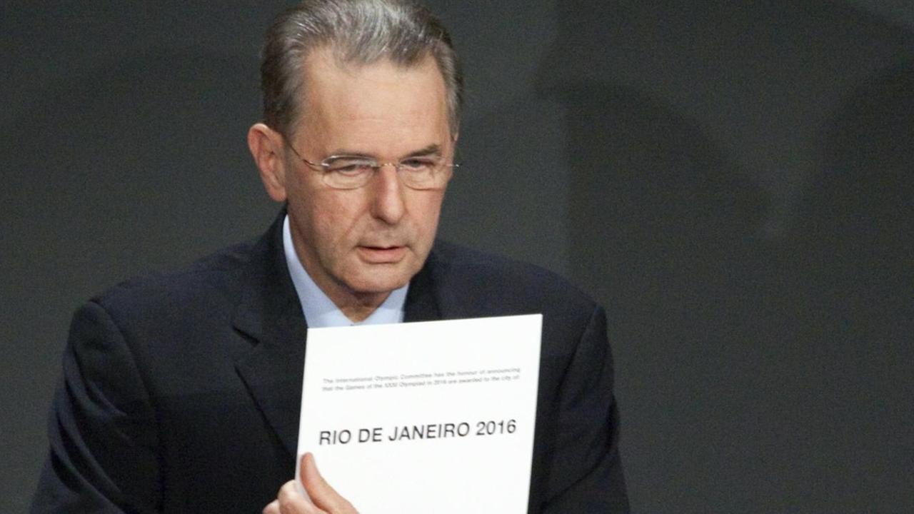 IOC-Präsident Jacques Rogge präsentiert den Ausrichter der Olympischen Spiele 2016 Rio de Janeiro. IOC-Präsident Jacques Rogge präsentiert den Ausrichter der Olympischen Spiele 2016 Rio de Janeiro.