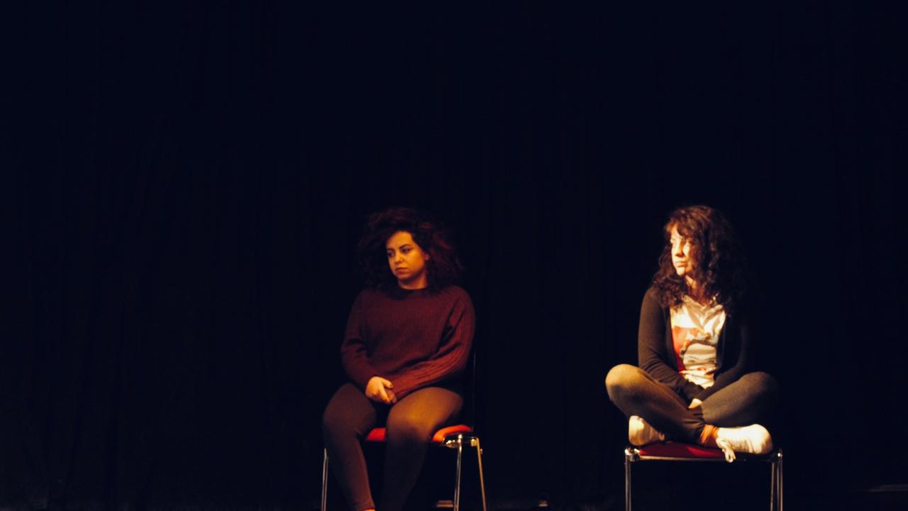 Hiba Obaid und Lorin Celebi, Autorinnen von "Nora - Mein Tagebuch in Berlin", ein Projekt innerhalb des Podcasts "Voice Versa - Zwei Sprachen, eine Story". Hiba Obaid und Lorin Celebi, Autorinnen von "Nora - Mein Tagebuch in Berlin", ein Projekt innerhalb des Podcasts "Voice Versa - Zwei Sprachen, eine Story".