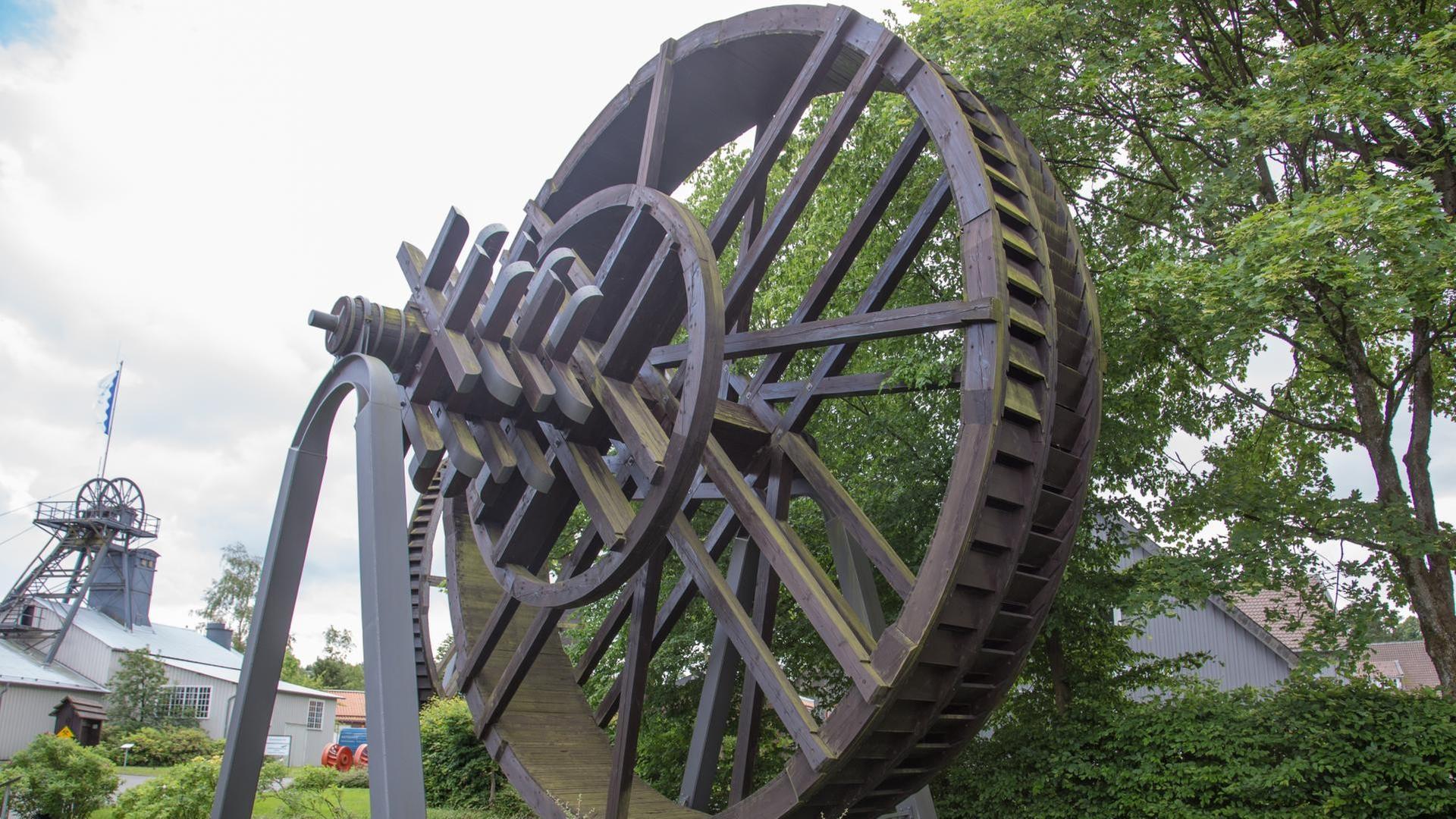 Alte Bergbautechnik: ein Kehrrad am Kaier-Wilhelm-Schacht in Clausthalzellerfeld Alte Bergbautechnik: ein Kehrrad am Kaier-Wilhelm-Schacht in Clausthalzellerfeld
