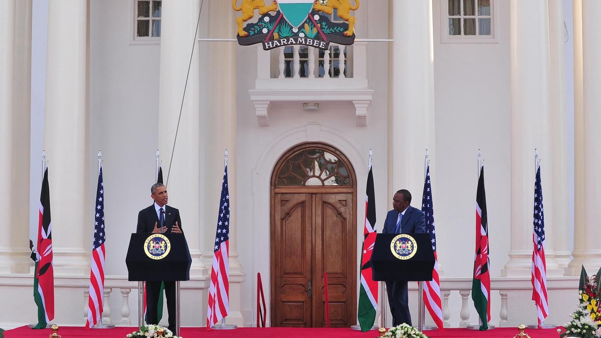 US-Präsident Obama und Kenias Staatschef auf einer Pressekonferenz in Nairobi US-Präsident Obama und Kenias Staatschef auf einer Pressekonferenz in Nairobi