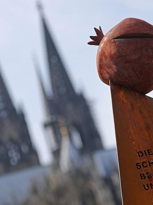 Nordrhein-Westfalen, Köln: Ein Mahnmal, das an den Völkermord an den Armenieren erinnert, steht unweit des Domes.