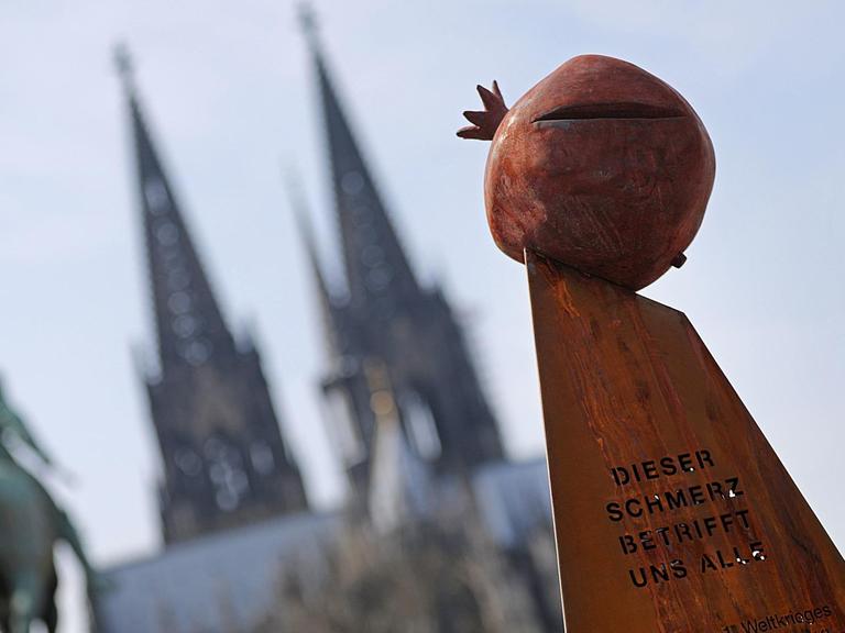 Nordrhein-Westfalen, Köln: Ein Mahnmal, das an den Völkermord an den Armenieren erinnert, steht unweit des Domes.