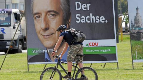 Ein CDU-Plakat für die Landtagswahl mit dem Porträt des sächsischen Ministerpräsidenten Stanislaw Tillich im Dresdner Stadtzentrum.