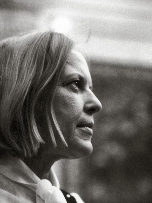 Ingeborg Bachmann, österr. Schriftstellerin bei der Verleihung des Wildganspreises, 1972