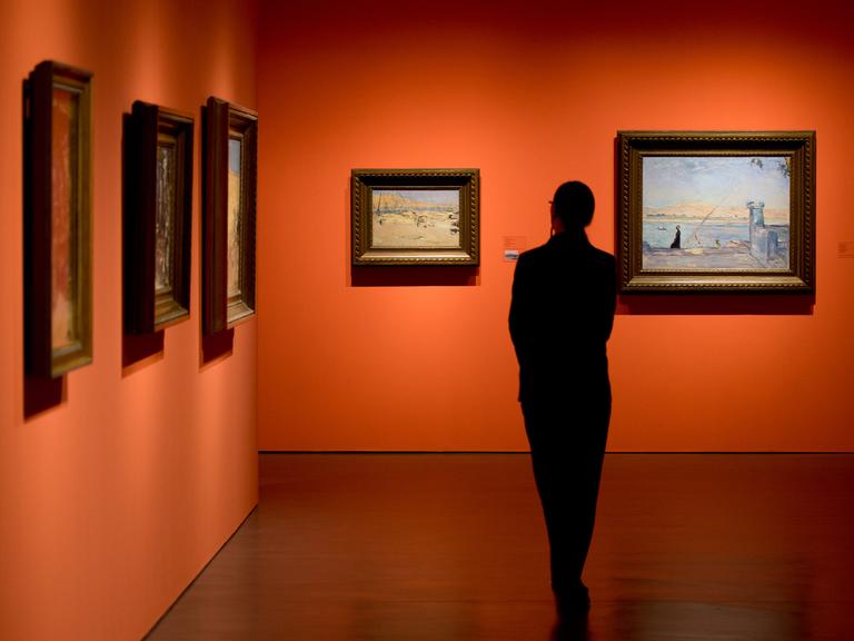 In der Sonderausstellung "Nach Ägypten! Die Reisen von Max Slevogt und Paul Klee" werden im Albertinum in Dresden rund 140 Reisebilder der Maler Slevogt (1868-1932, orange Ausstellung) und Klee (1879-1940, graue Ausstellung) ausgestellt.
