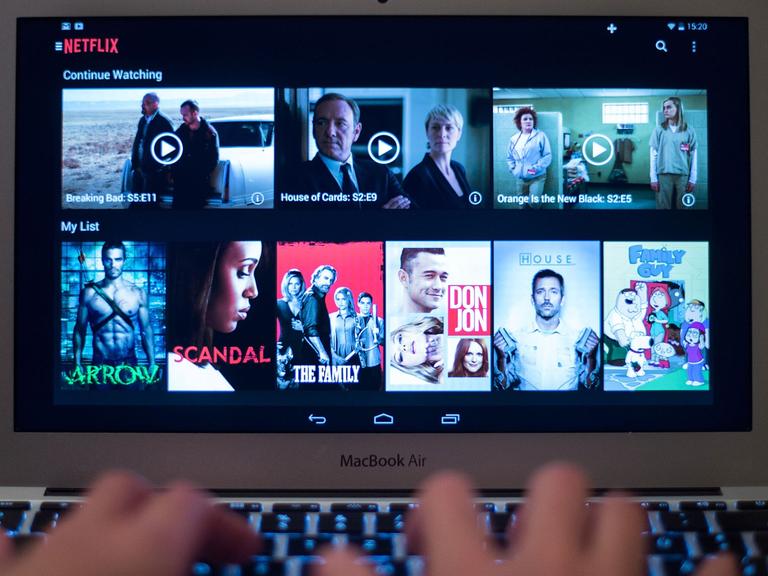 Eine Seite der Videostreaming-Firma Netflix ist auf einem Laptop-Bildschirm zu sehen.