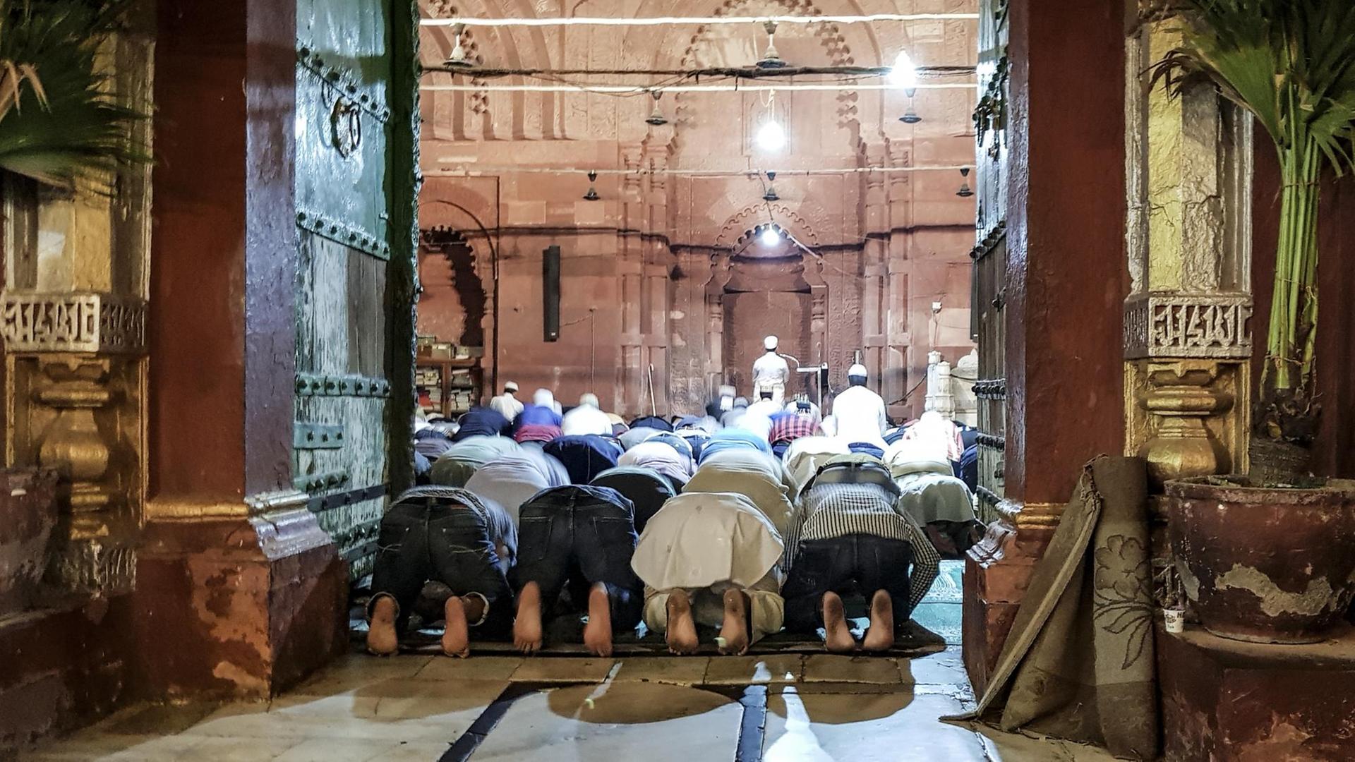Gebet Nizamuddin Dargah. Gebet Nizamuddin Dargah.