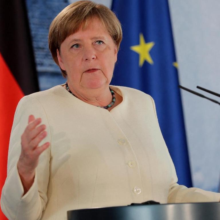 Bundeskanzlerin Angela Merkel bei einer Pressekonferenz kurz vor Übernahme der EU-Ratspräsidentschaft