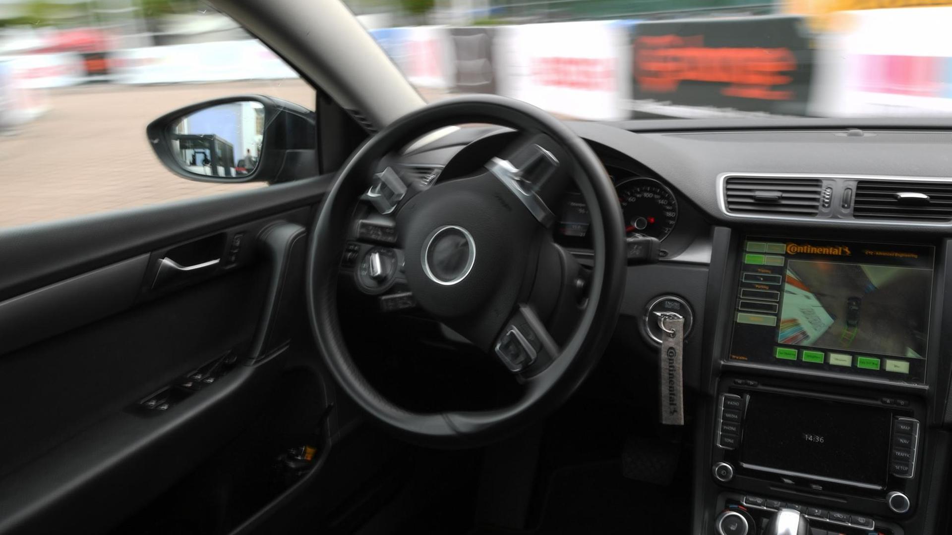Der Blick in ein Auto-Cockpit. Der Blick in ein Auto-Cockpit.