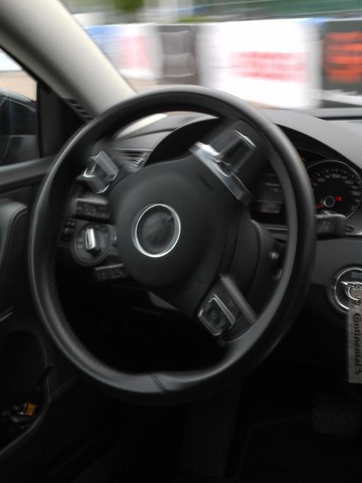 Der Blick in ein Auto-Cockpit.