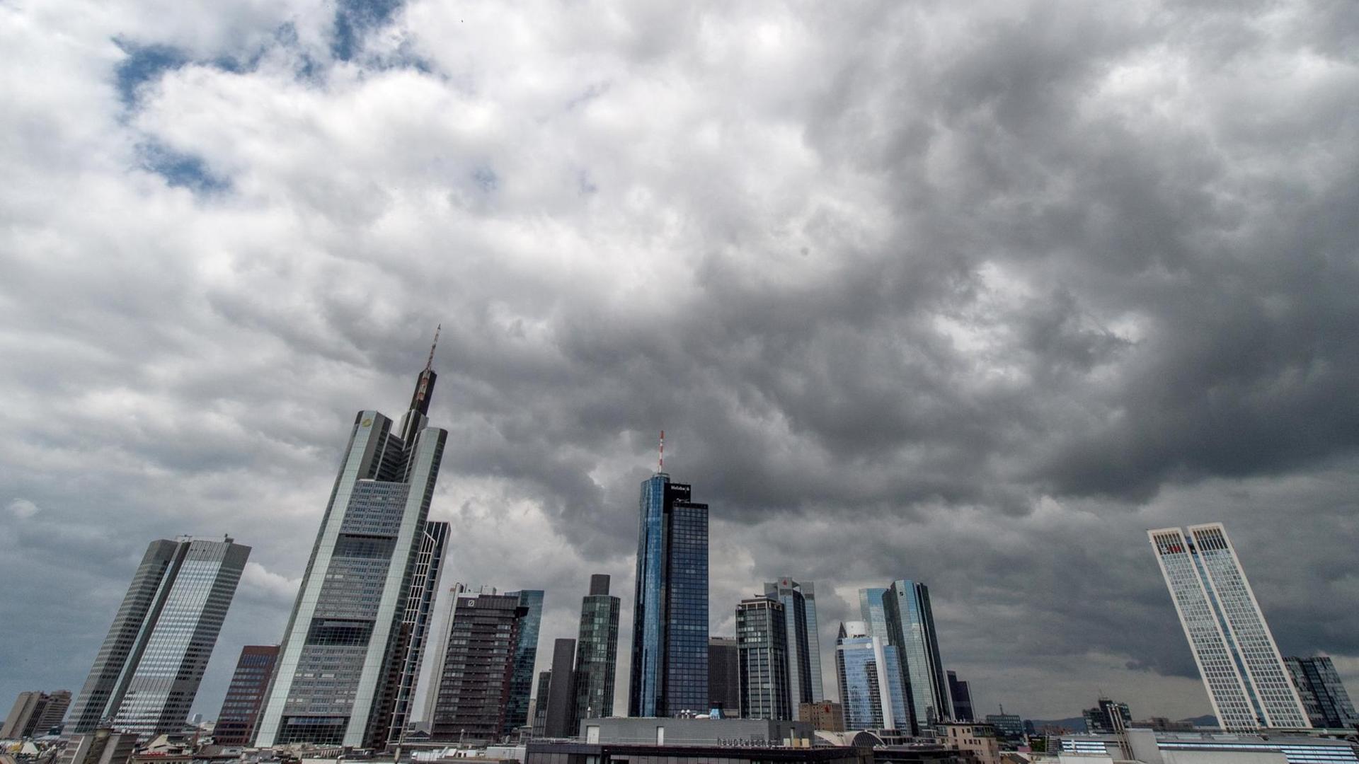 Dunkle Wolken am Himmel Dunkle Wolken am Himmel