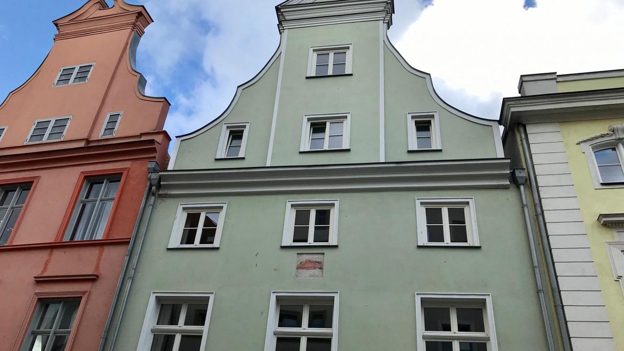 Fassade der Mönchstraße 12 - das Haus von Angelika und Anton Werner Fassade der Mönchstraße 12 - das Haus von Angelika und Anton Werner