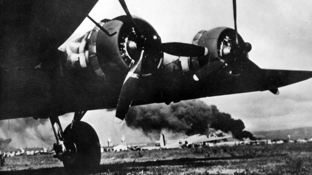 Ein Militärflugzeug aus dem 2. Weltkrieg