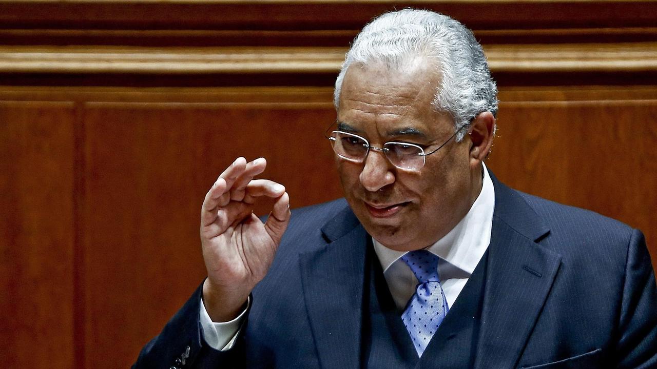 Der portugiesische Ministerpräsident Antonio Costa bei einer Ansprache anlässlich der Parlamentsdebatte des portugiesischen Finanzausschusses in Lissabon am 22.02.2016 Der portugiesische Ministerpräsident Antonio Costa bei einer Ansprache anlässlich der Parlamentsdebatte des portugiesischen Finanzausschusses in Lissabon am 22.02.2016