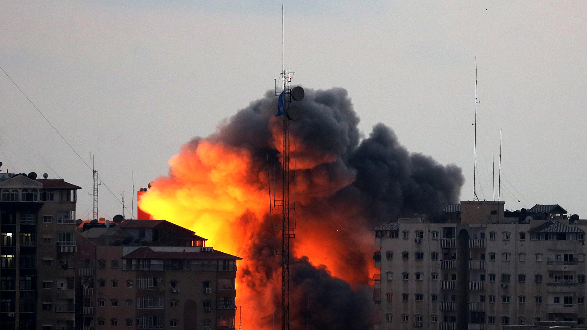 Ein Luftangriff auf ein Haus in Gaza Ein Luftangriff auf ein Haus in Gaza