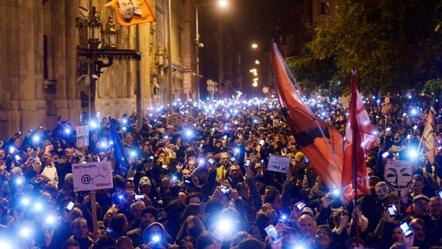 Proteste in Ungarn gegen die Internetsteuer der Regierung