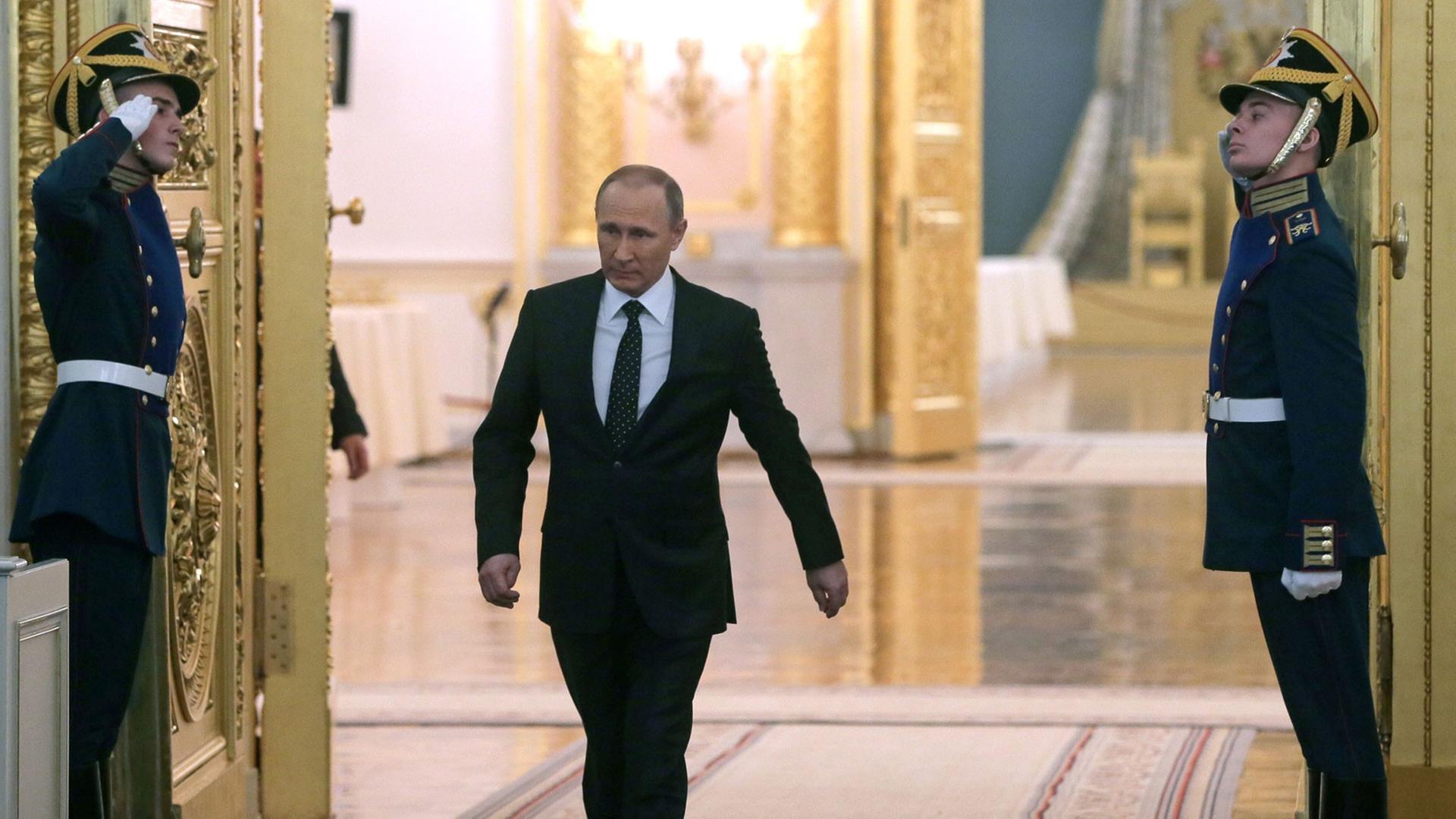 Russlands Präsident Wladimir Putin hält im Kreml die traditionelle Rede an die Nation Russlands Präsident Wladimir Putin hält im Kreml die traditionelle Rede an die Nation