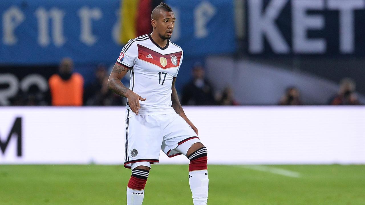 Fußball-Nationalspieler Jérôme Boateng beim Länderspiel Deutschland-Georgien am 11.10.2015. Fußball-Nationalspieler Jérôme Boateng beim Länderspiel Deutschland-Georgien am 11.10.2015.