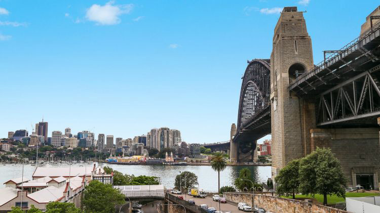 Point Harbour Bridge in Sydney
