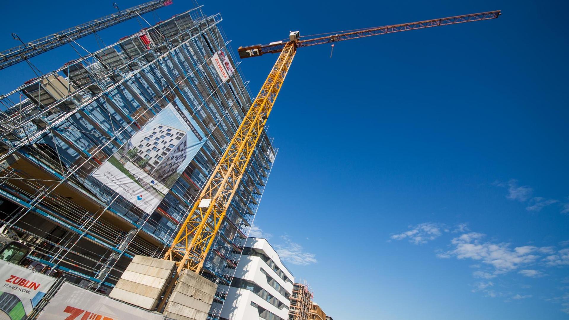 In Heilbronn wird im Oktober 2018 an Deutschlands erstem Holzhochhaus gebaut. In Heilbronn wird im Oktober 2018 an Deutschlands erstem Holzhochhaus gebaut.