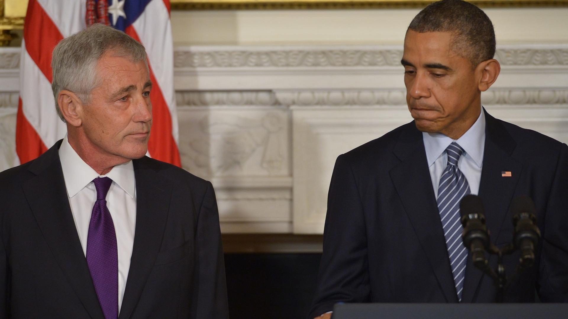 US-Verteidigungsminister Hagel und US-Präsident Obama bei der Pressekonferenz, in der Obama den Rücktritt Hagels verkündet. US-Verteidigungsminister Hagel und US-Präsident Obama bei der Pressekonferenz, in der Obama den Rücktritt Hagels verkündet.