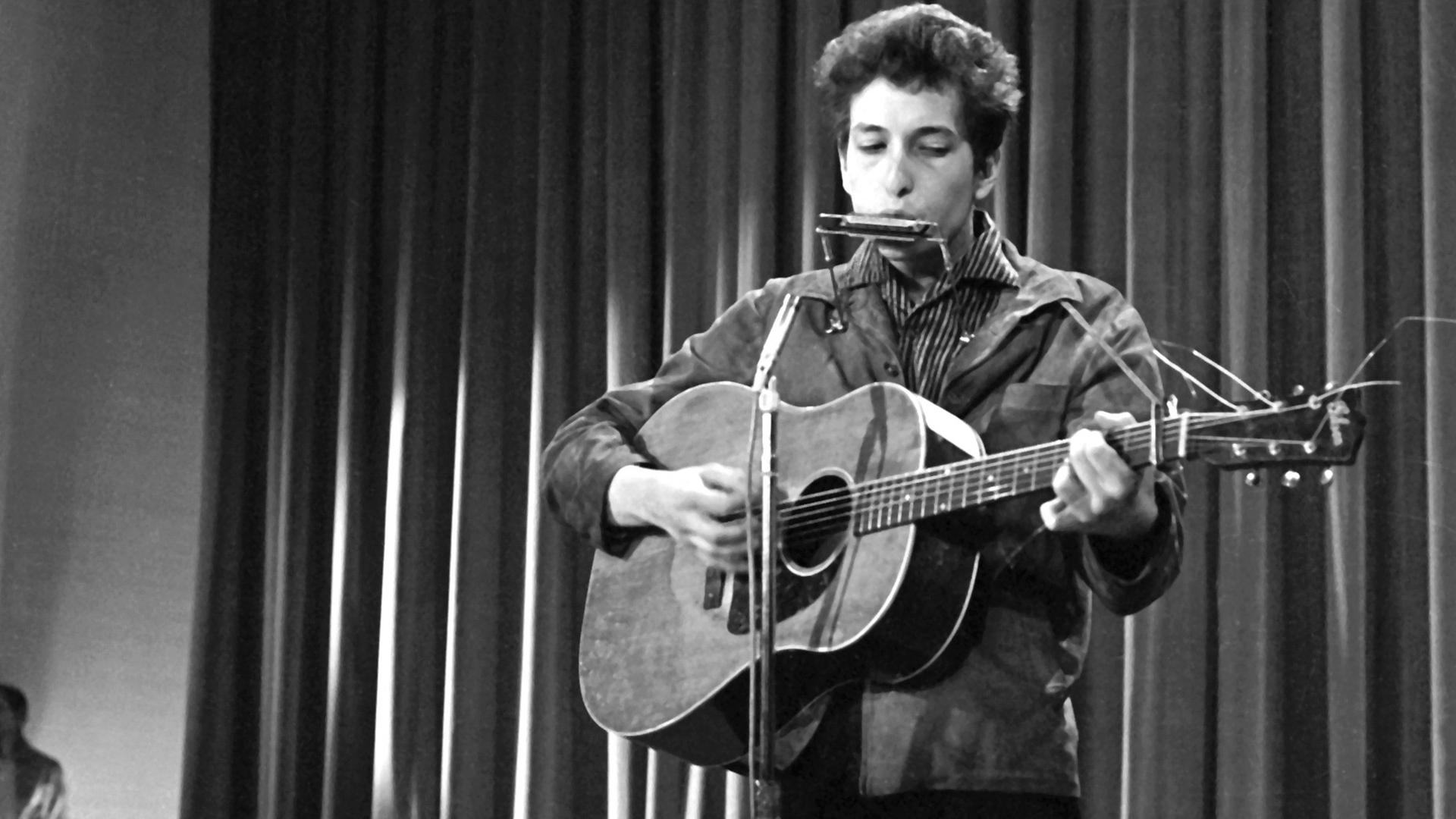 Bob Dylan bei "The Ed Sullivan Show" im Mai 1963. Bob Dylan bei "The Ed Sullivan Show" im Mai 1963.