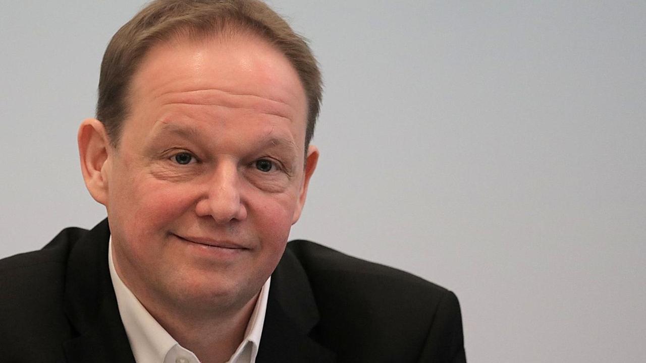 Carl Philip von Maldeghem spricht am 24.01.2019 auf einer Pressekonferenz in Köln. Er wurde als neuer Intendant des Schauspiels Köln vorgestellt. Von Maldeghem wird die Stelle zum Sommer 2021 antreten. Carl Philip von Maldeghem spricht am 24.01.2019 auf einer Pressekonferenz in Köln. Er wurde als neuer Intendant des Schauspiels Köln vorgestellt. Von Maldeghem wird die Stelle zum Sommer 2021 antreten.