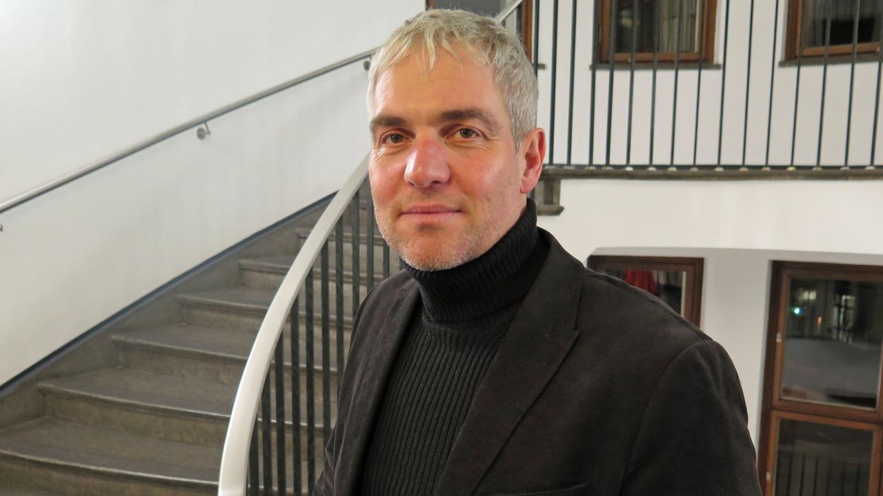 Der Journalist und Schriftsteller Rainer Schmidt Der Journalist und Schriftsteller Rainer Schmidt