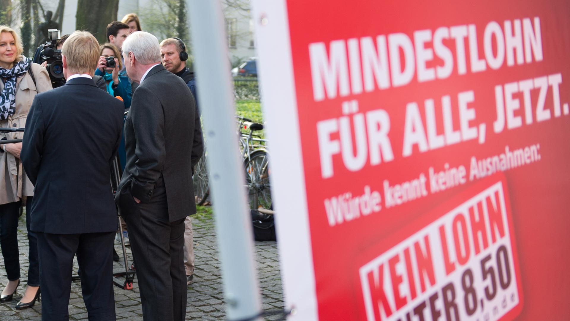 Der Gewerkschaftsbund demonstrierte am Dienstag für den Mindestlohn. Der Gewerkschaftsbund demonstrierte am Dienstag für den Mindestlohn.