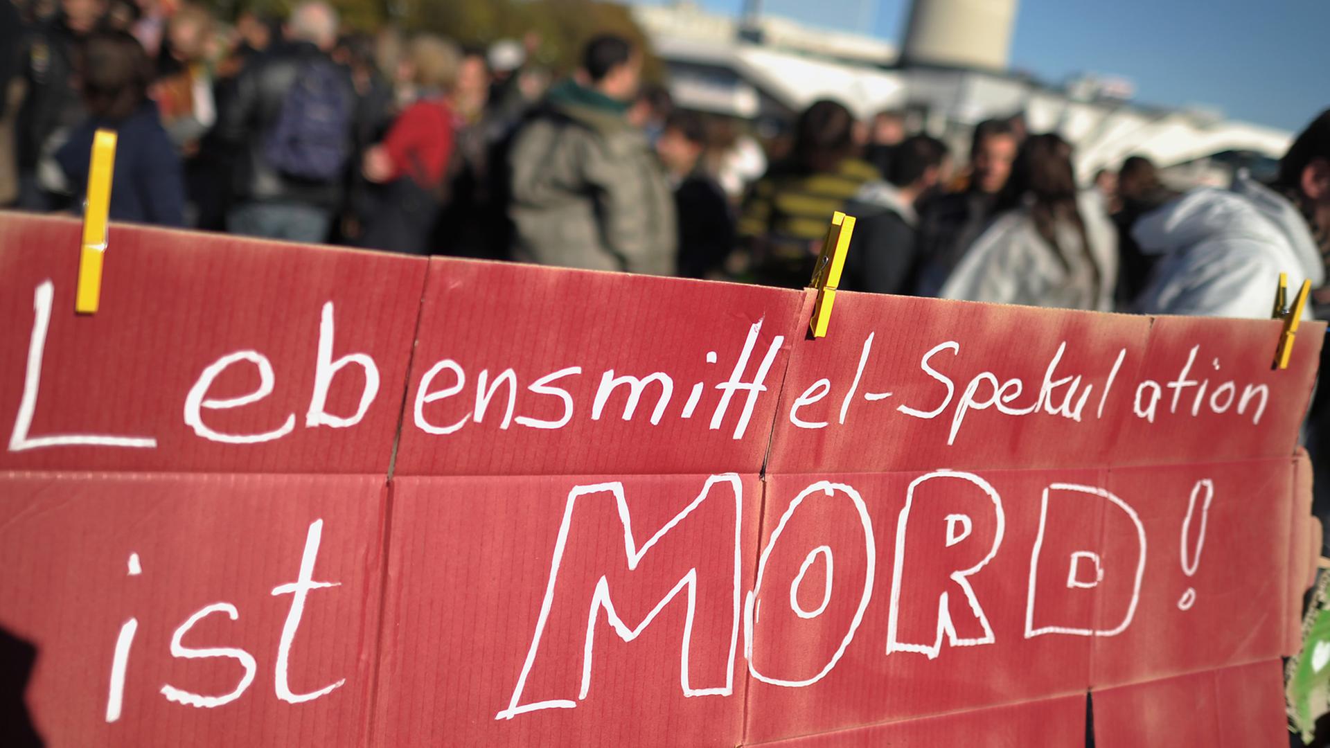 Demonstranten protestieren gegen das globale Finanzsystem, Oktober 2011. Demonstranten protestieren gegen das globale Finanzsystem, Oktober 2011.