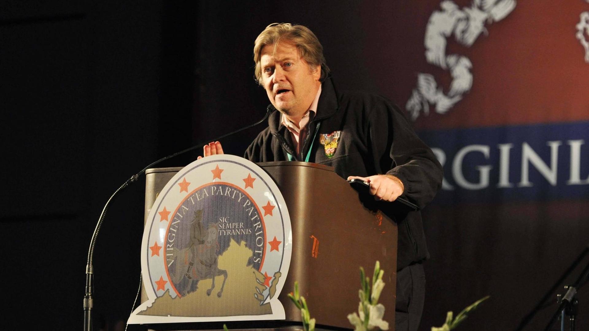 Steve Bannon, hier 2010 als Redner bei einer Veranstaltung der Tea-Party-Bewegung Steve Bannon, hier 2010 als Redner bei einer Veranstaltung der Tea-Party-Bewegung