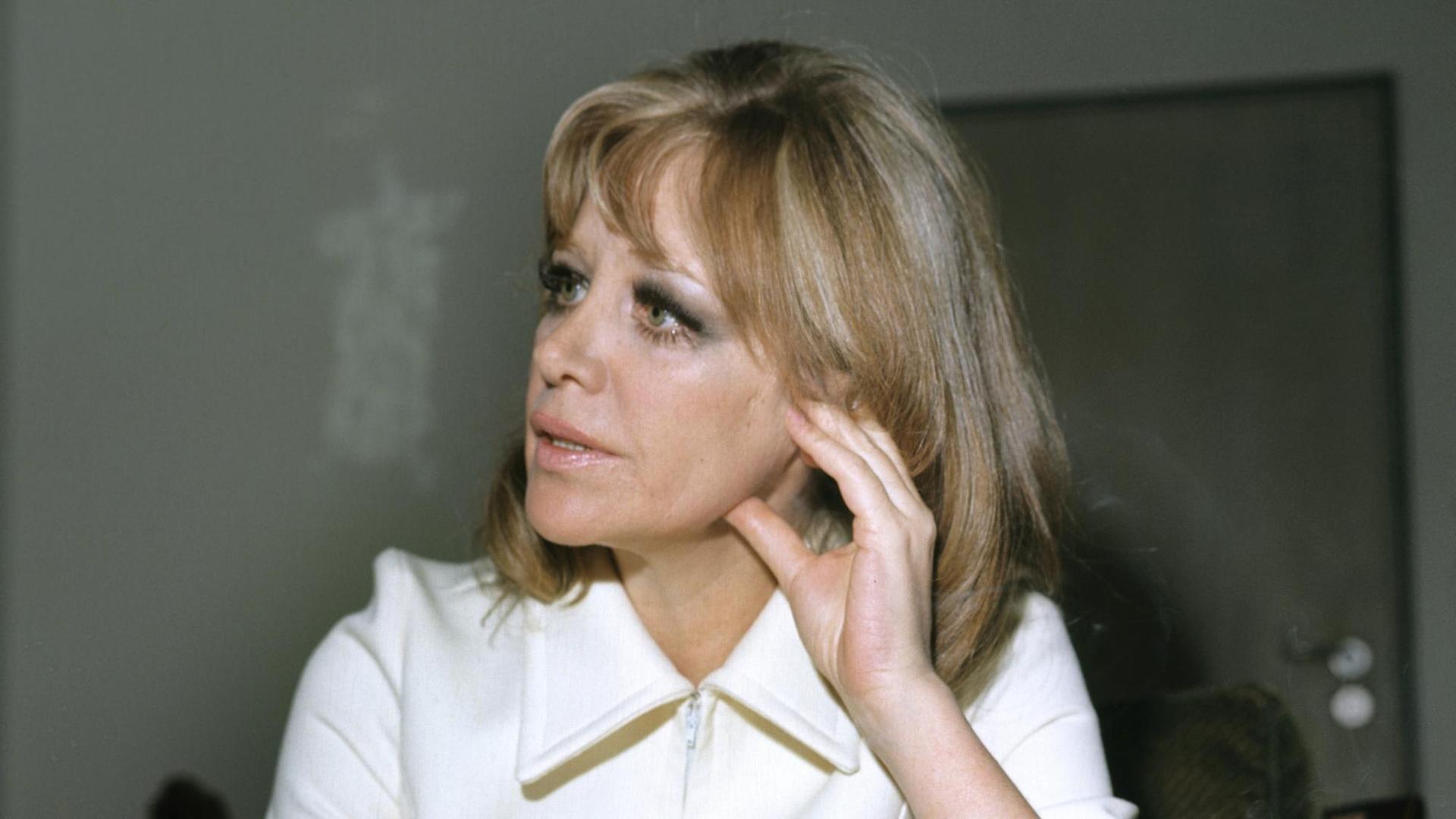 Undatiertes Foto der Schauspielerin, Sängerin und Autorin Hildegard Knef in München. Undatiertes Foto der Schauspielerin, Sängerin und Autorin Hildegard Knef in München.