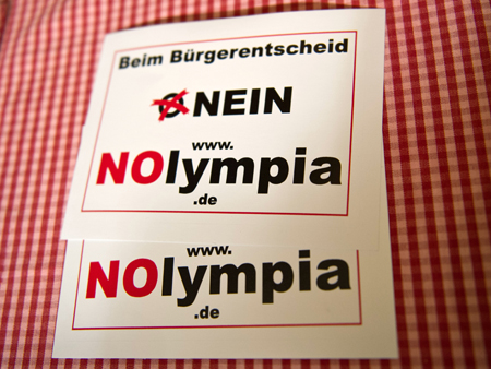 Ein Flyer, der zur Nein-Stimme bei der Wahl des Bürgerentscheids bezüglich der Münchner Olympiabewerbung aufruft Ein Flyer, der zur Nein-Stimme bei der Wahl des Bürgerentscheids bezüglich der Münchner Olympiabewerbung aufruft