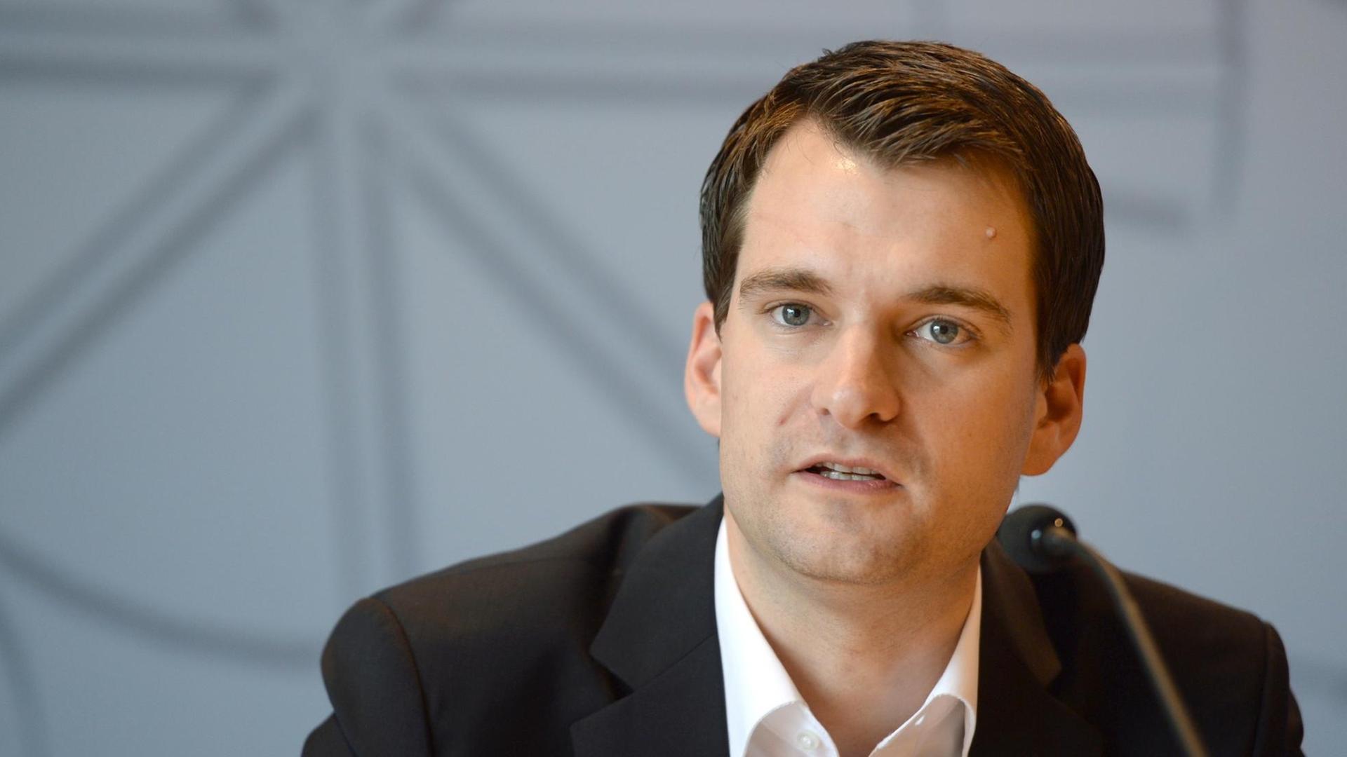 Der Generalsekretär der FDP Nordrhein-Westfalen, Johannes Vogel, spricht in der Landespressekonferenz Nordrhein-Westfalen.