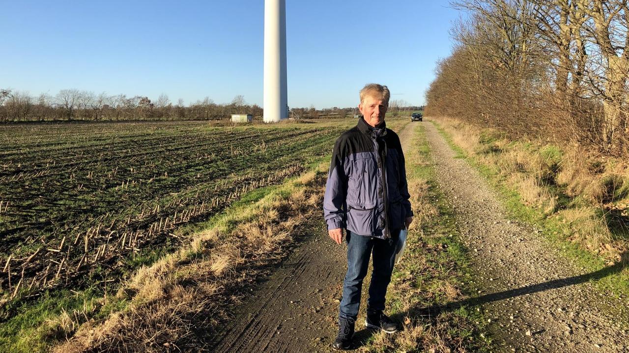 Windmüller Fritz Clausen im Bürgerwindpark von Schwesing Windmüller Fritz Clausen im Bürgerwindpark von Schwesing