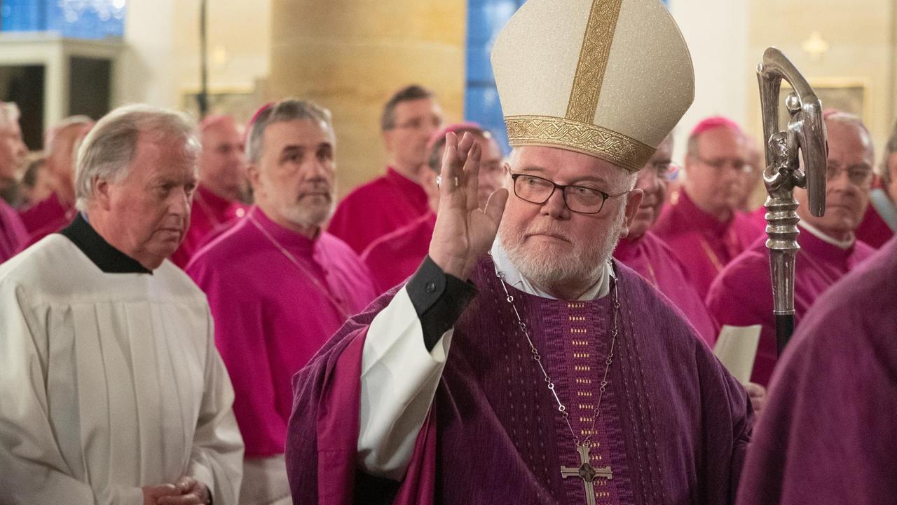 Kardinal Reinhard Marx bei der Frühjahrsvollversammlung der Deutschen Bischofskonferenz in Lingen.
Kardinal Reinhard Marx bei der Frühjahrsvollversammlung der Deutschen Bischofskonferenz in Lingen.