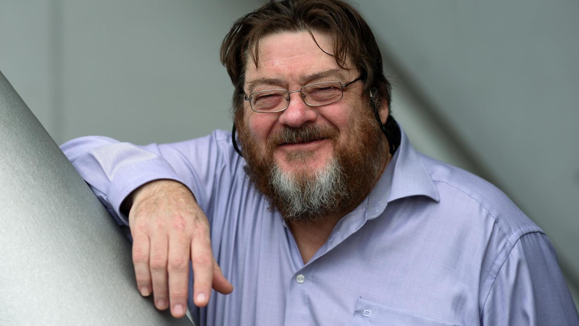 Der schottische Schriftsteller John Burnside hält eine Rede zur Poesie. Der schottische Schriftsteller John Burnside hält eine Rede zur Poesie.